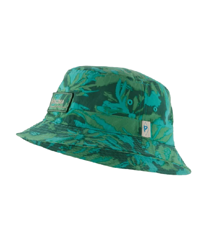 Bucket hats for street photography-Patagonia Wavefarer Bucket Hat-Water People Banner: Cliffs and Waves Conifer Green